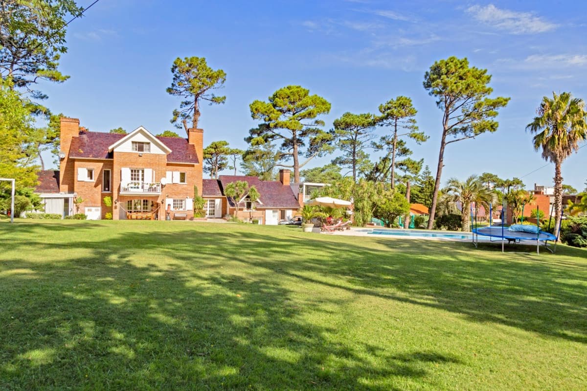 Casa 6 dormitorios playa mansa Punta del Este