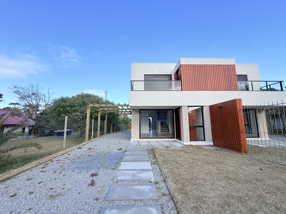 Venta casa PH 3 dormitorios - Pinares
