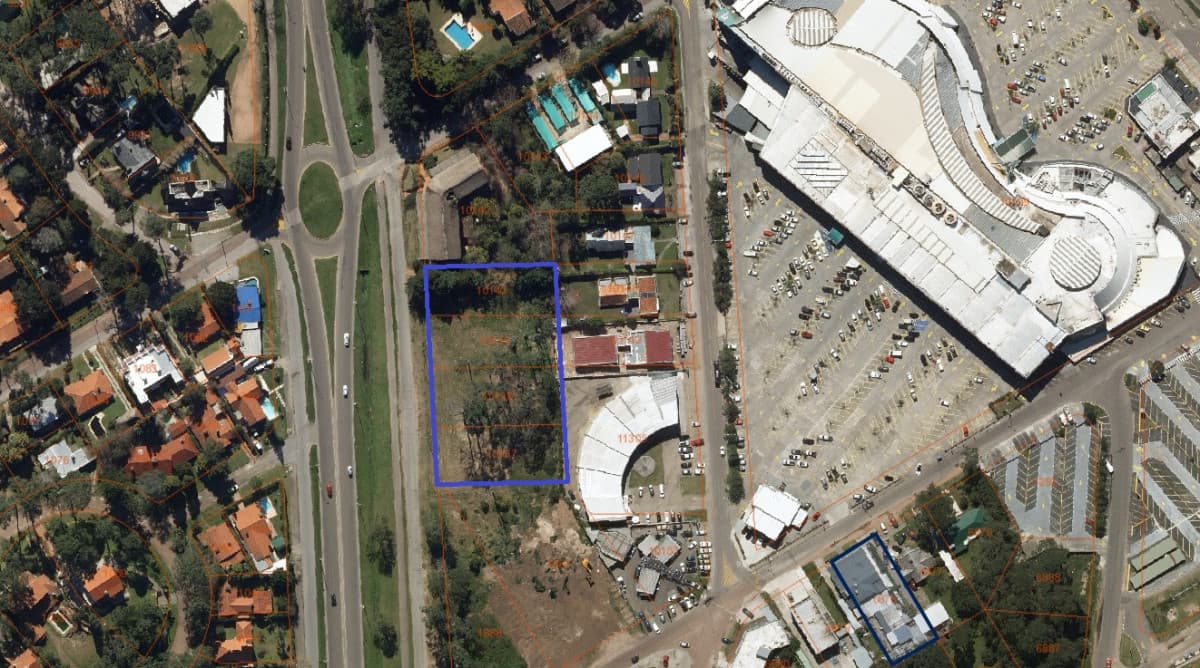 Venta de terreno en Boulevard Artigas, Punta del Este