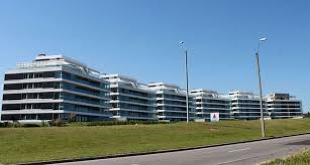 Apartamento 3 dormitorios con piscina propia playa brava Punta del Este