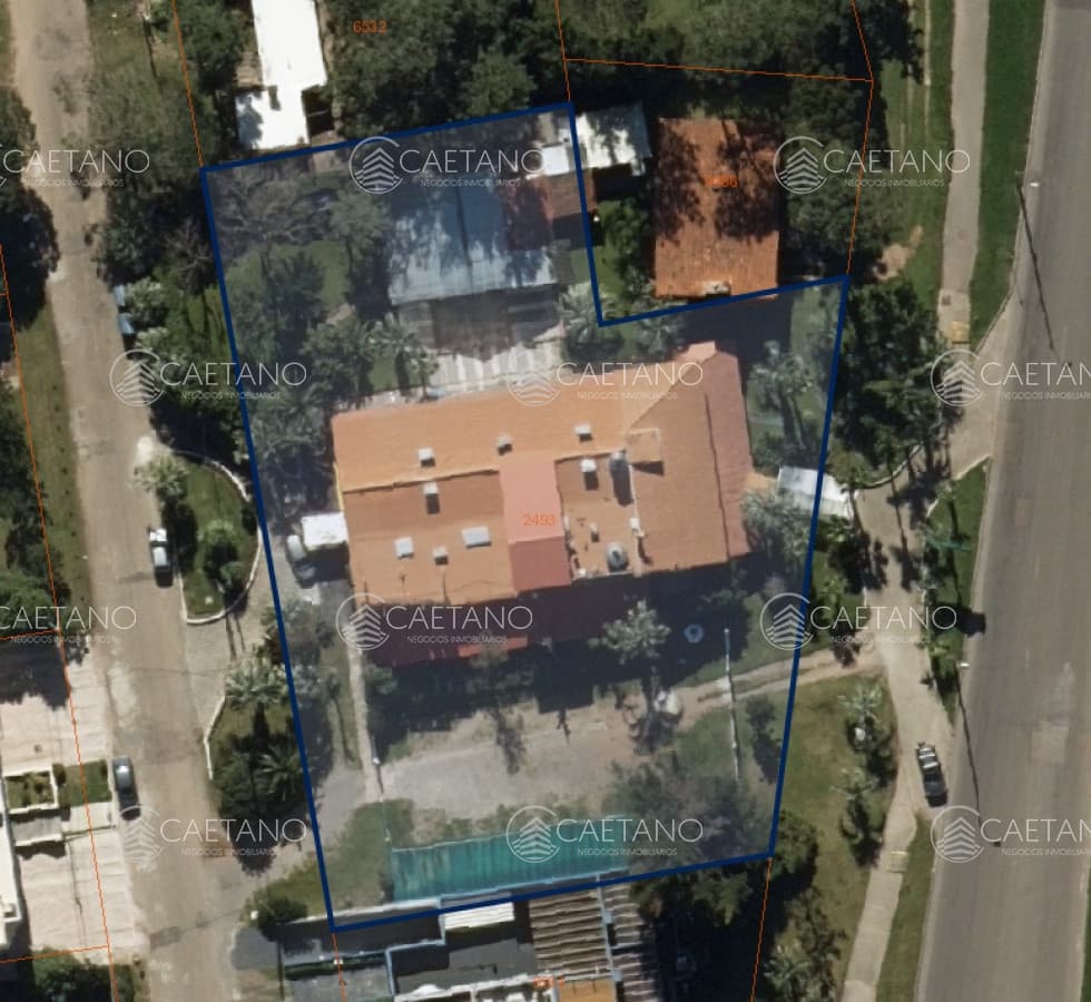 Hotel con más de 2500 metros de terreno playa mansa Punta del Este